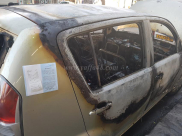 صور: أصبحت مصيبتين - البلدية تُحرر مخالفة بحق سيارة بعد احتراقها في مدينة يافا !!